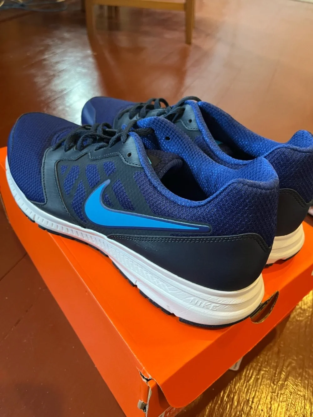 Nike Men’s Blue Sneakers. Size 13. - Picture 3 of 4